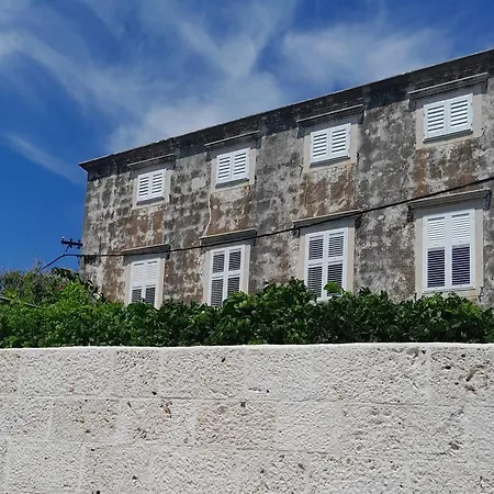 Ivanka Apartamento *